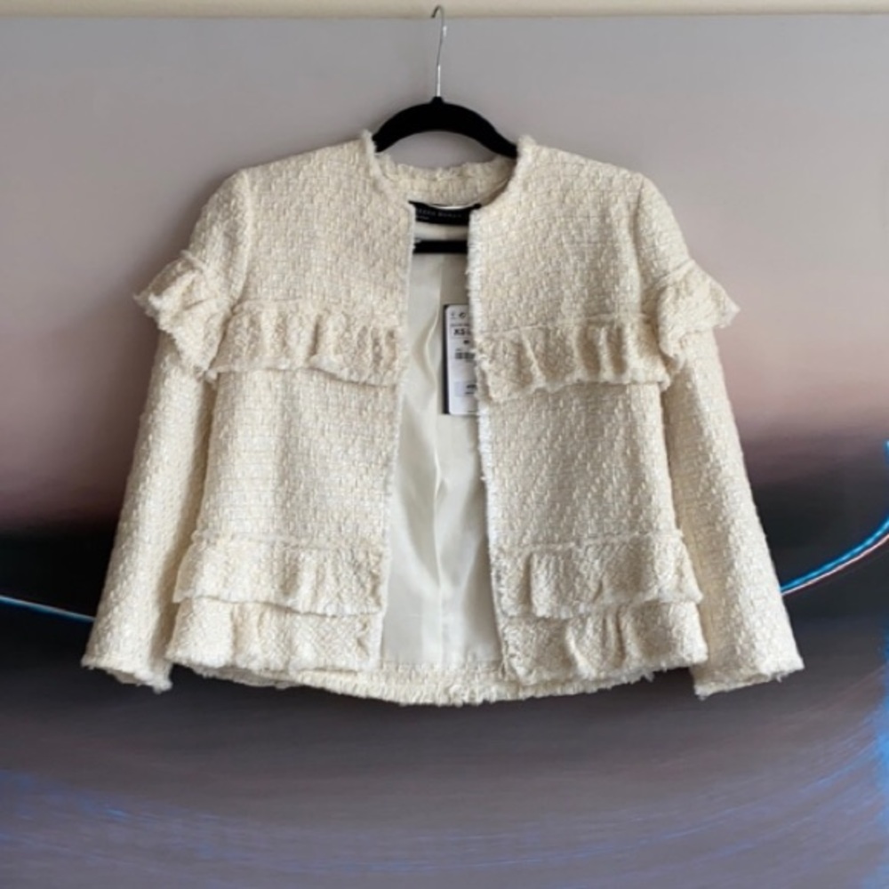 NWT 💖 Beautiful Zara Boucle ruffle jacket